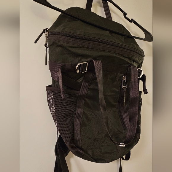 EUC! Olive Green Athleta Excursion Backpack - Picture 4 of 10